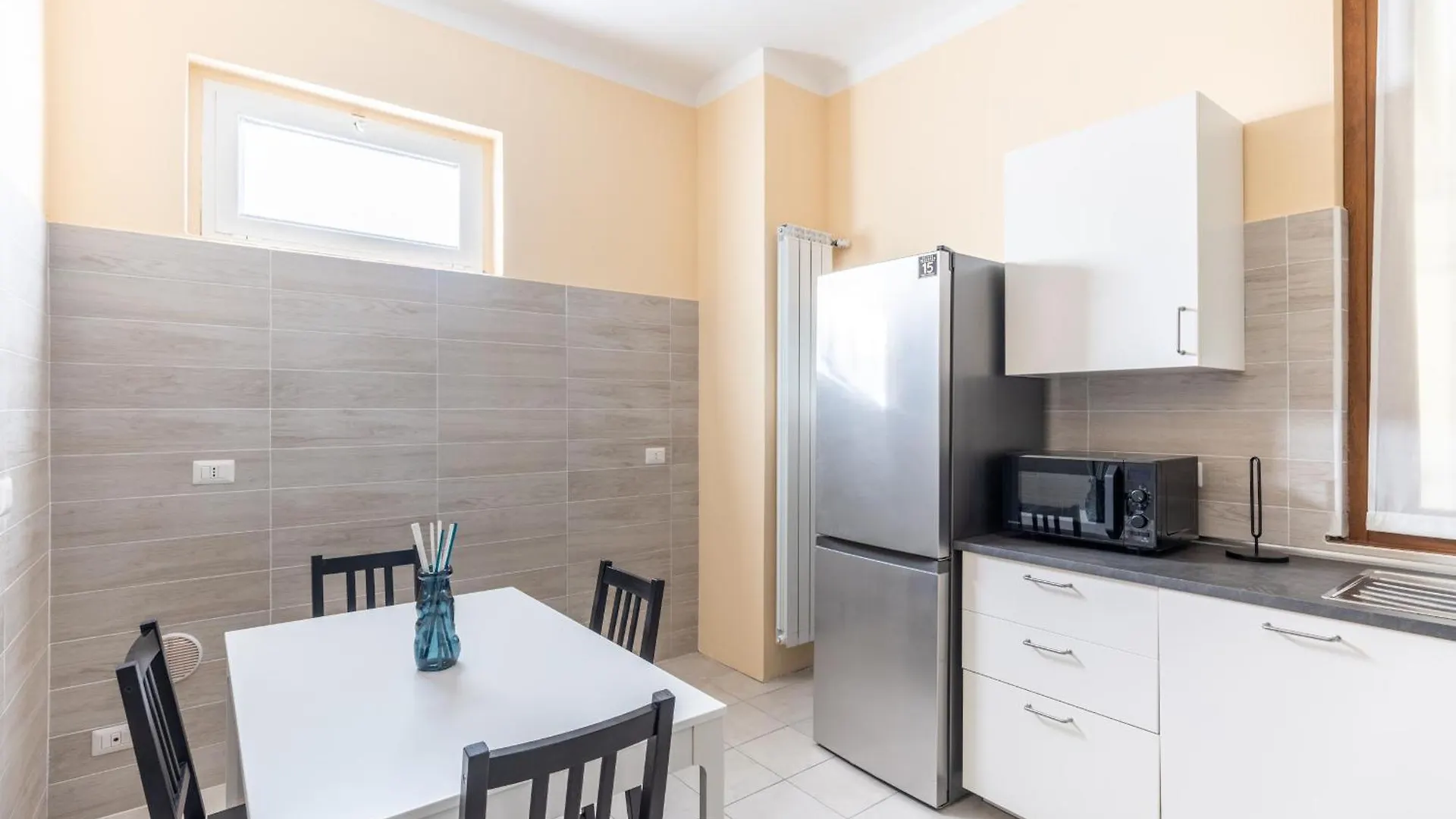 2 Bedrooms Apartment With Wi-Fi-Netflix Cesano Boscone 0*,  Italy